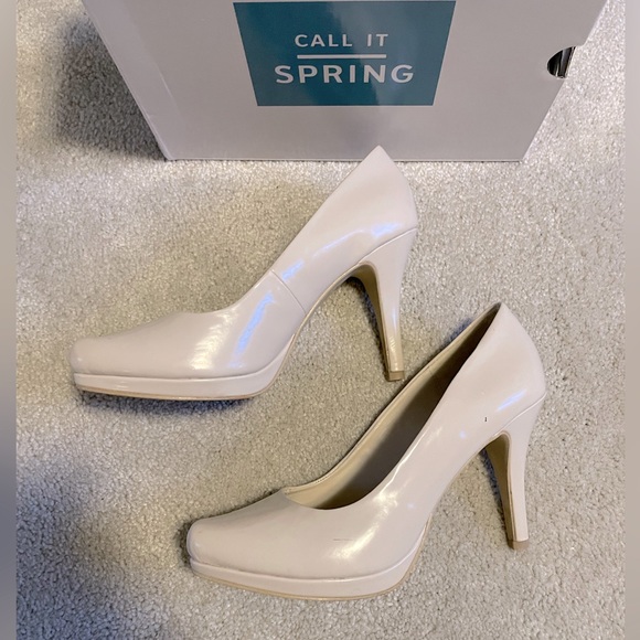 Size 8 beige leather heals - Picture 2 of 4